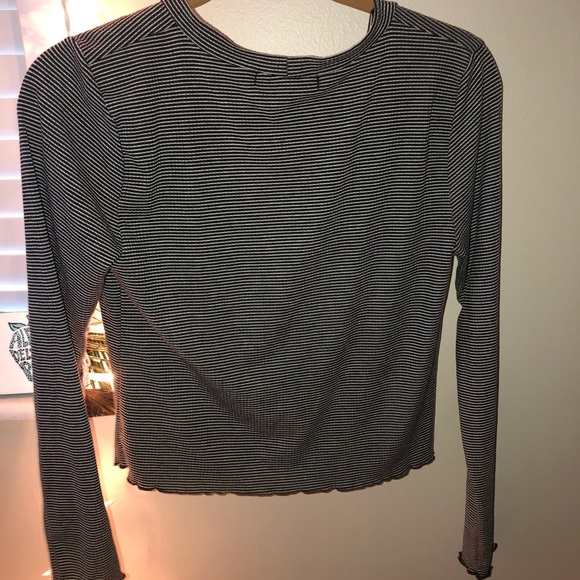 Striped button-up cropped shirt - Picture 3 of 3